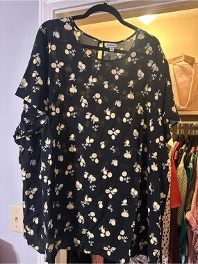 TORRID Black Lemon Print Short Sleeve Top